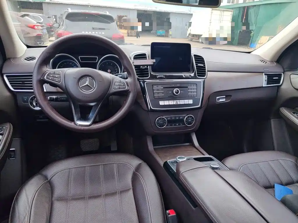 Mercedes-Benz GLE 2017 — фото 10