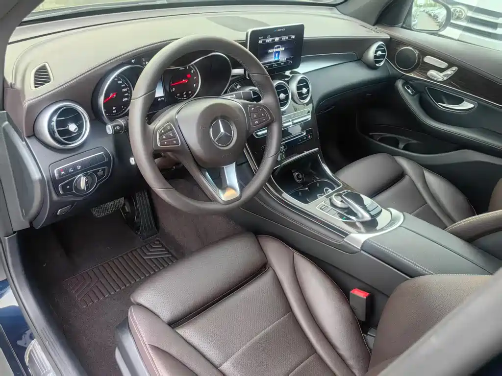 Mercedes-Benz GLC 2018 — фото 19