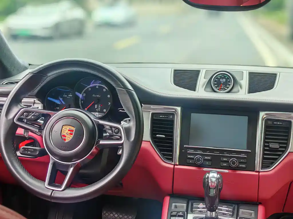 Porsche Macan 2015 — фото 11