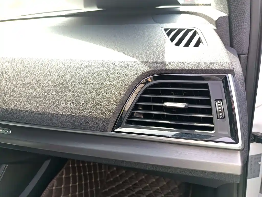 Audi Q5L Sportback 2021 — фото 11