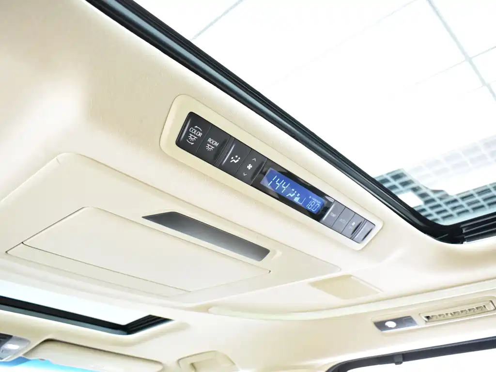 Toyota Alphard 2018 — фото 23