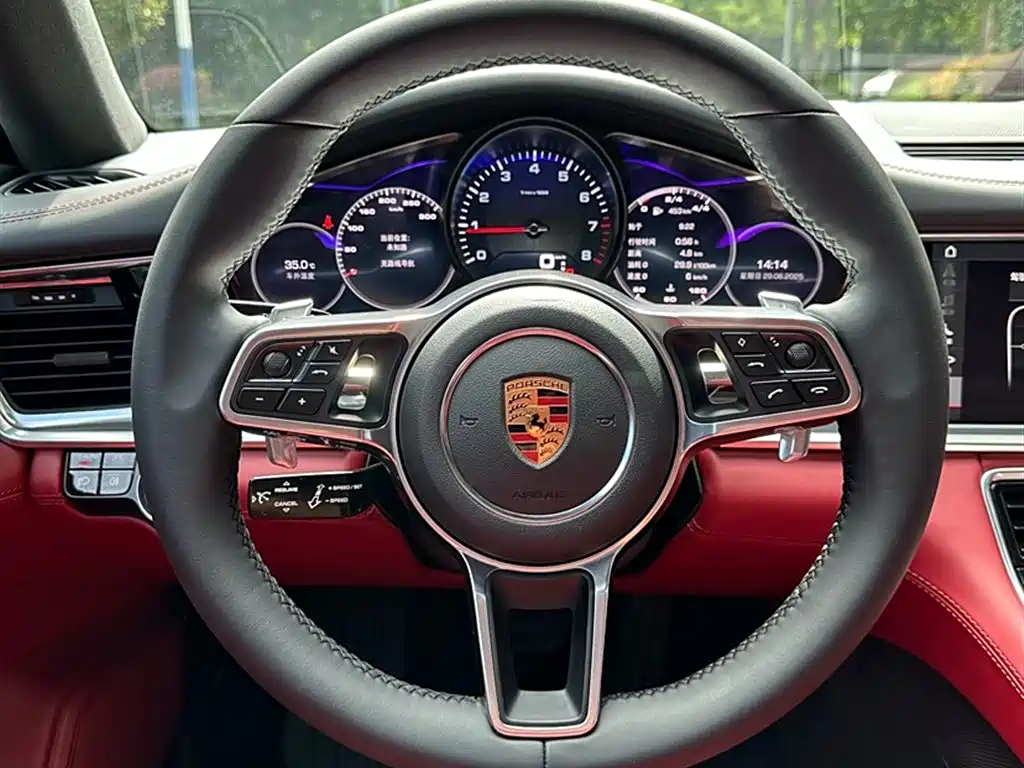 Porsche Panamera 2018 — фото 16