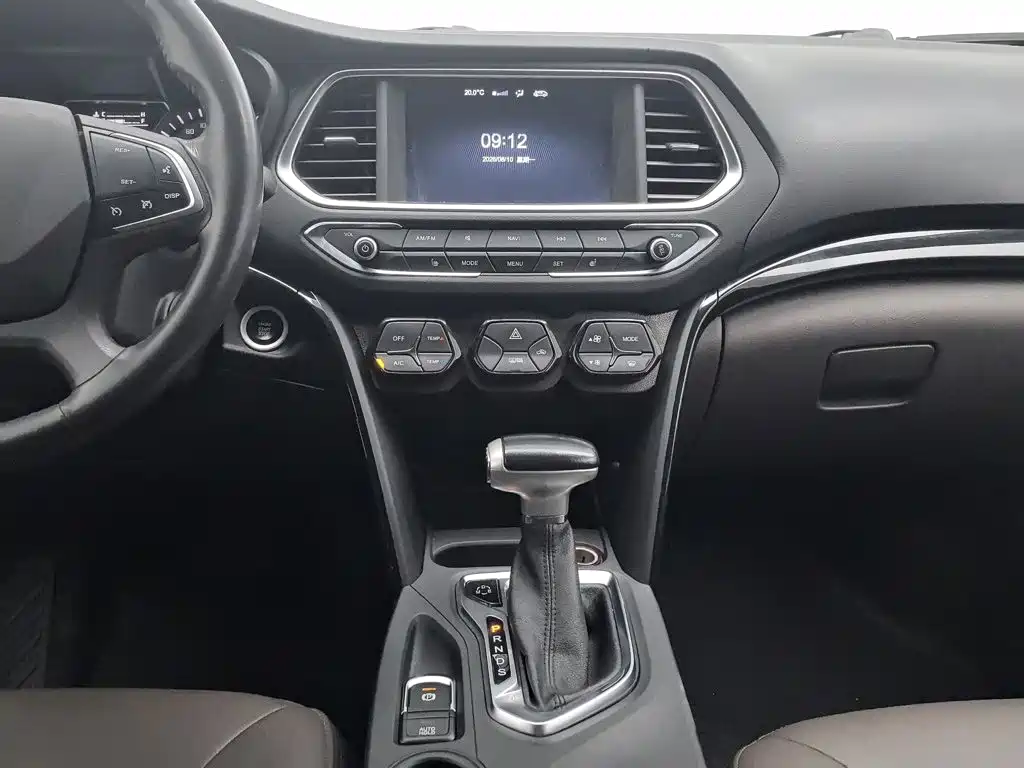GAC Trumpchi GS4 2019 — фото 12
