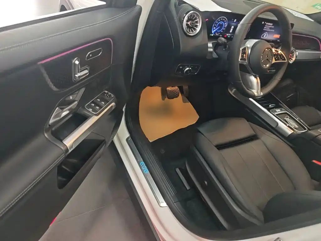 Mercedes-Benz EQB 2025 — фото 12
