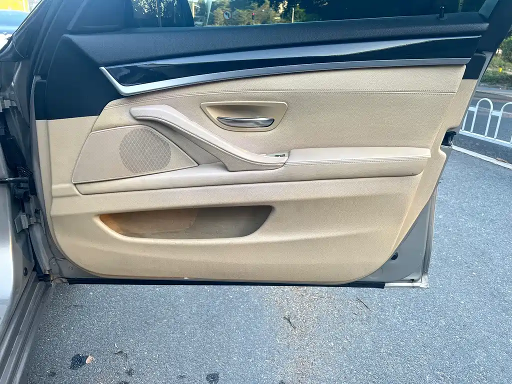 BMW 5 Series 2013 — фото 25