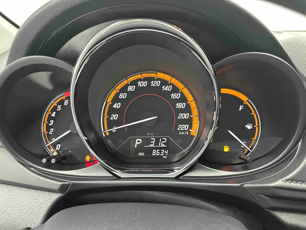 Toyota Yaris L 2022 — фото 16
