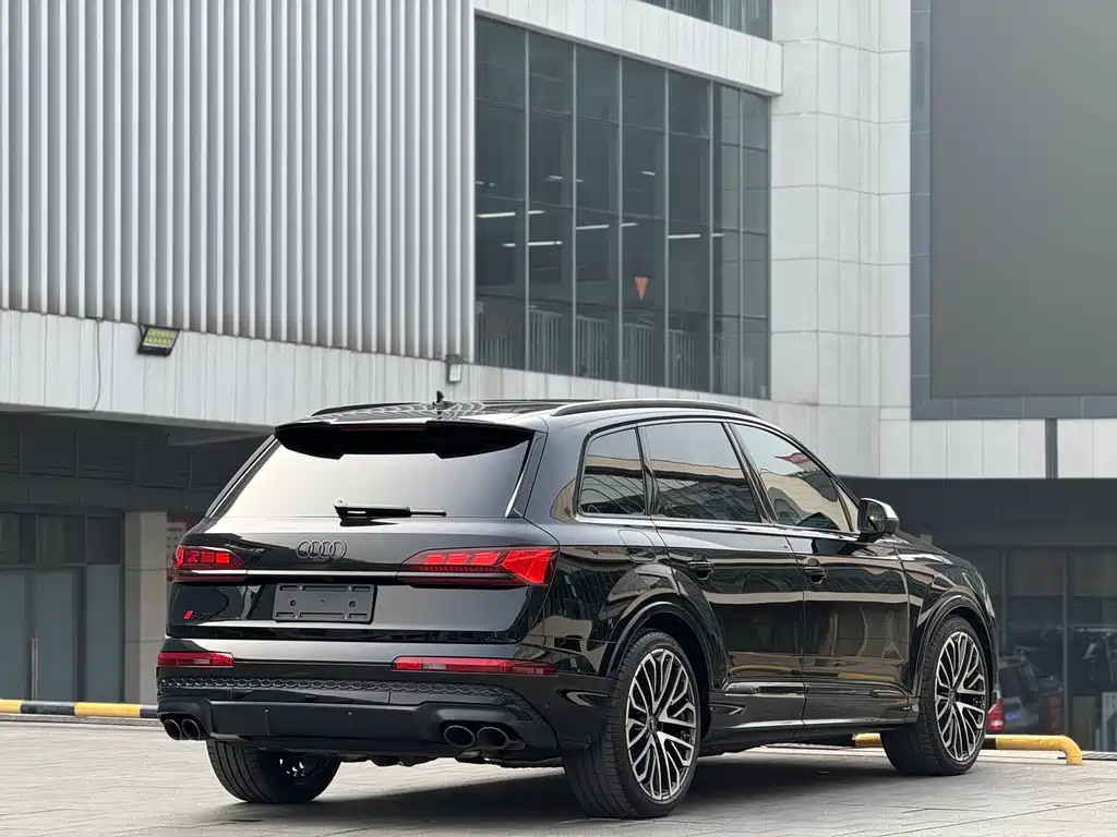 Audi SQ7 2025 — фото 9