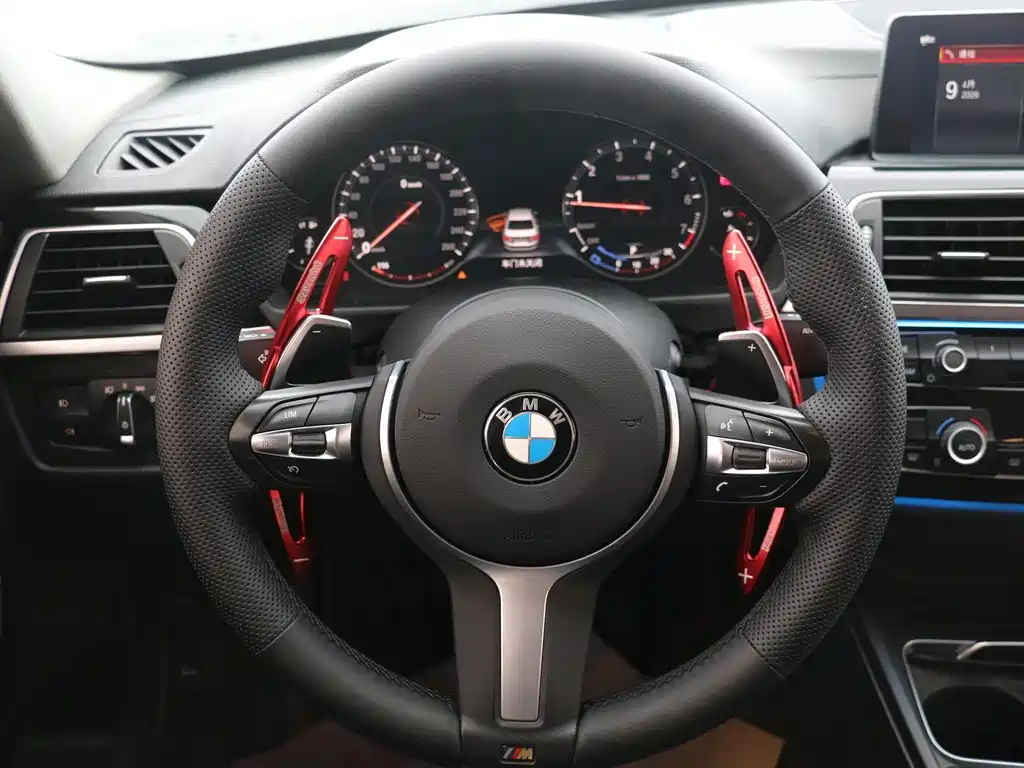 BMW 3 Series 2019 — фото 10