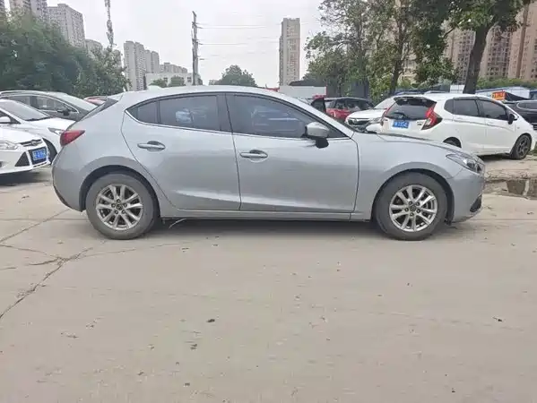 Mazda 3 Axela 2016