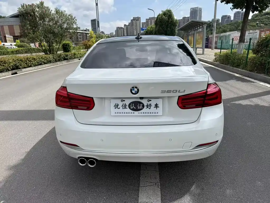 BMW 3 Series 2018 — фото 11