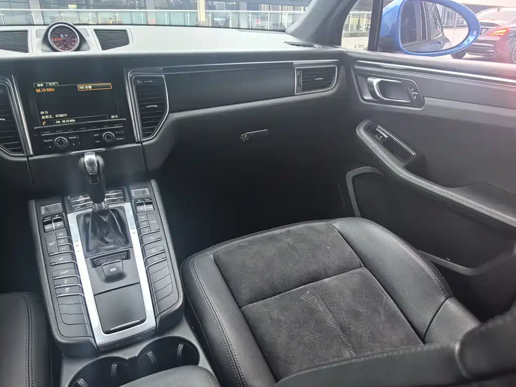 Porsche Macan 2016 — фото 11