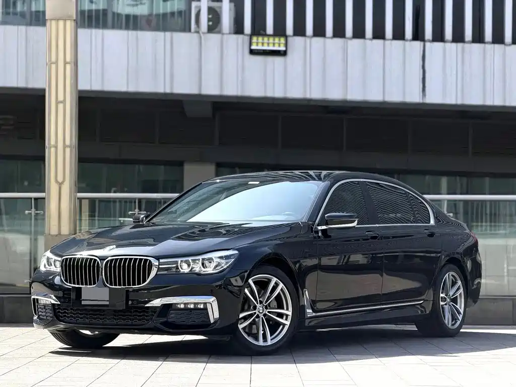 BMW 7 Series 2017 — фото 1