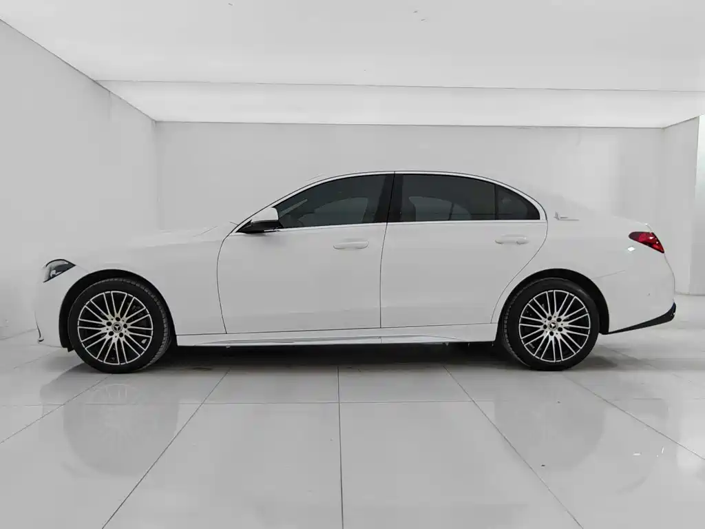 Mercedes-Benz C-Class 2024 — фото 5