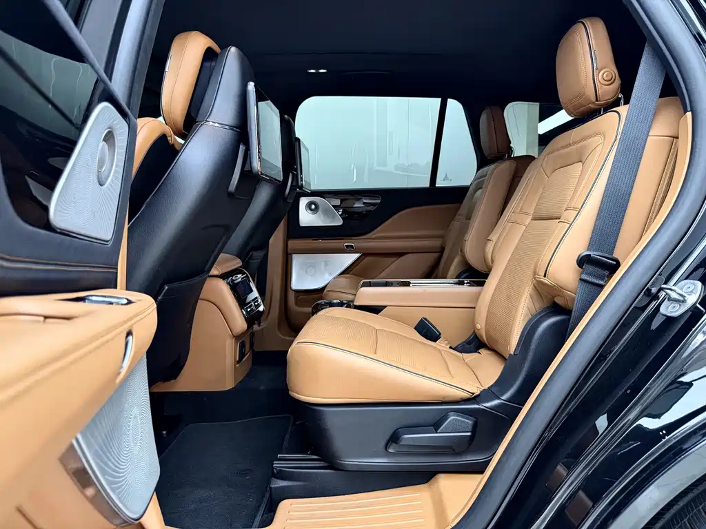Lincoln Aviator 2020 — фото 14