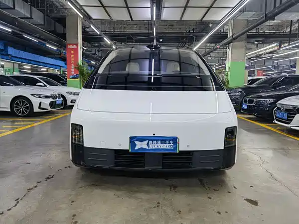 Li Auto MEGA 2025
