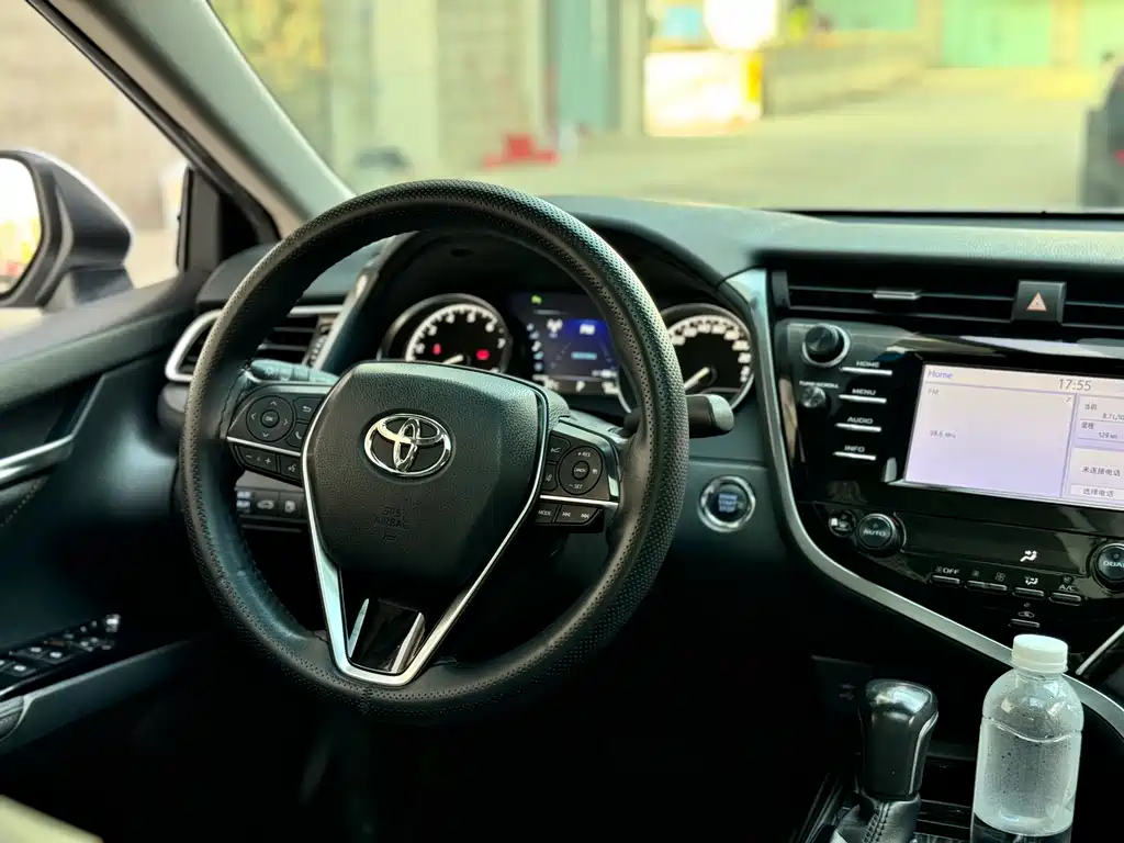 Toyota Camry 2018 — фото 12