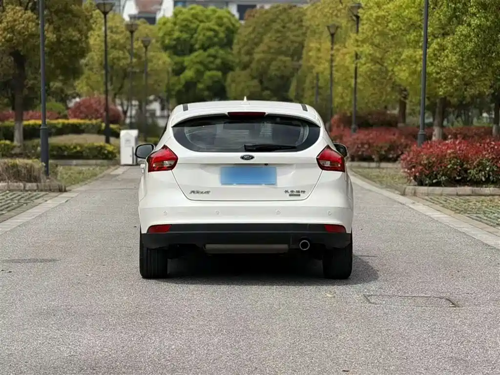 Ford Focus 2017 — фото 10
