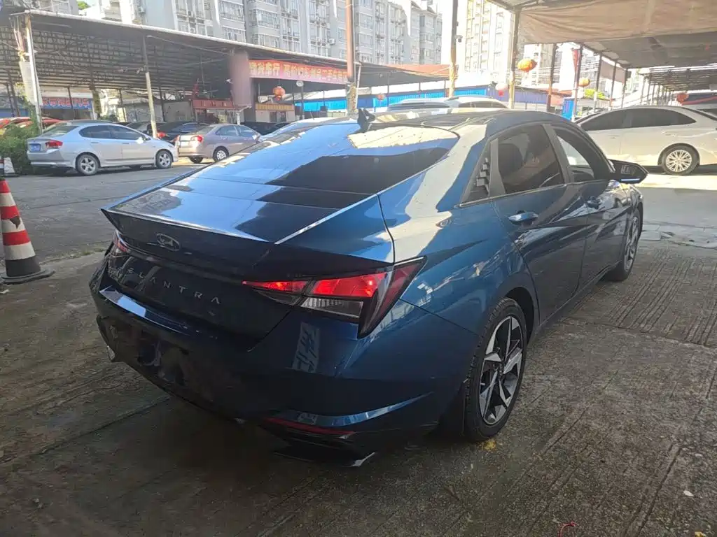 Hyundai Elantra 2022
