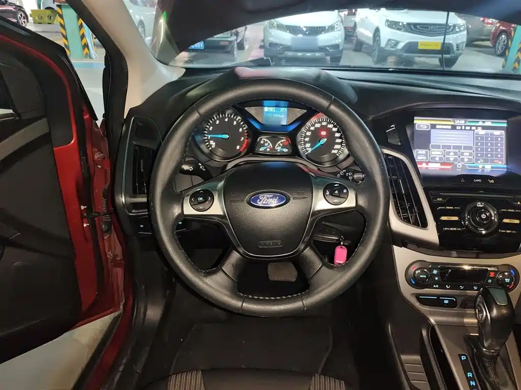 Ford Focus 2014 — фото 11