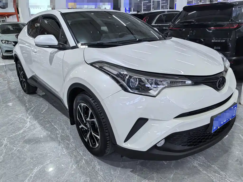 Toyota C-HR 2019 — фото 3