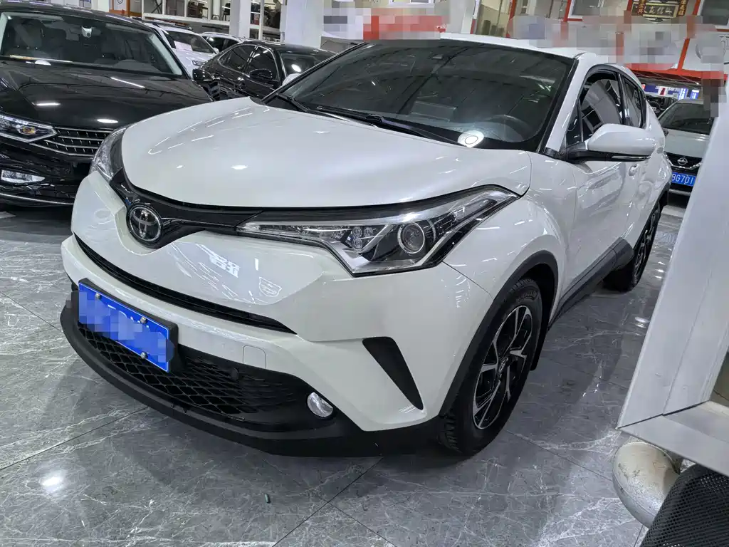 Toyota C-HR 2019 — фото 1