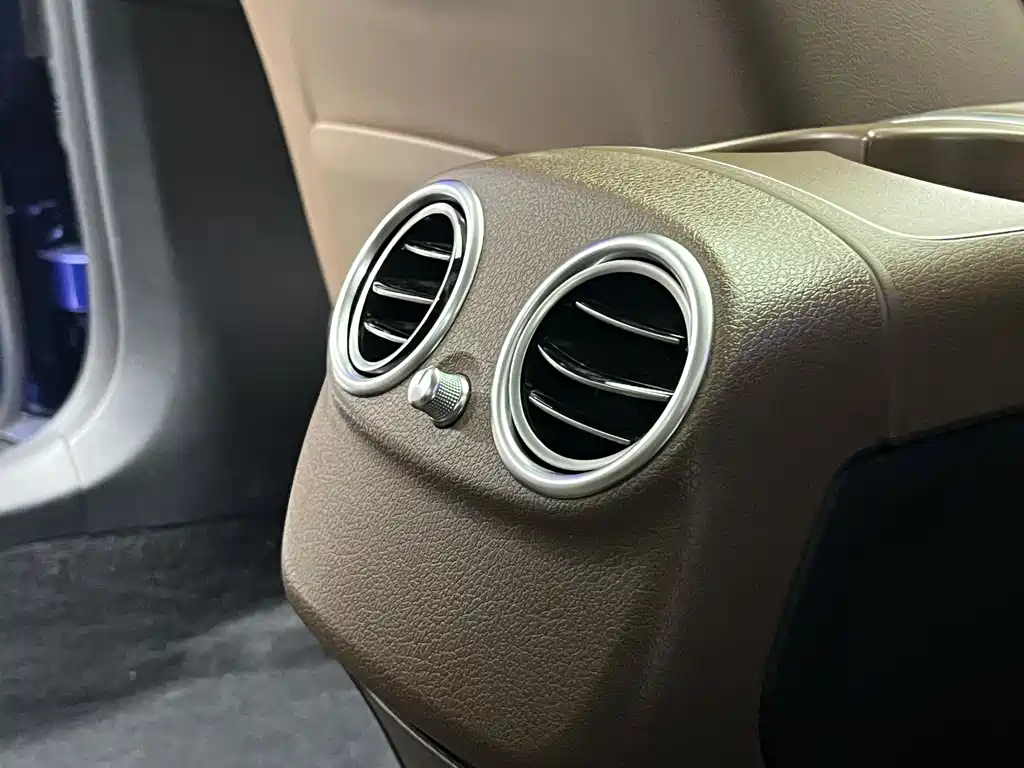 Mercedes-Benz E-Class 2019 — фото 18