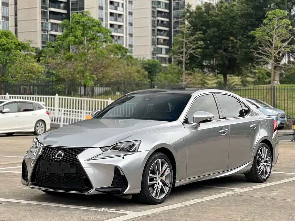 Lexus IS 2018