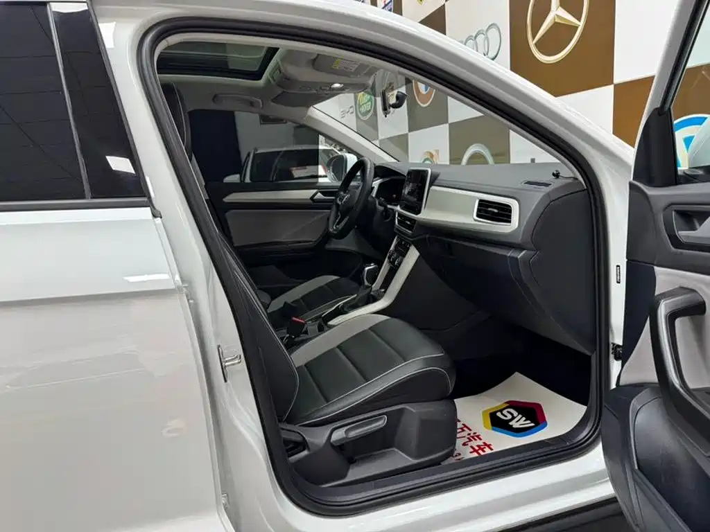Volkswagen T-Roc 2023 — фото 10