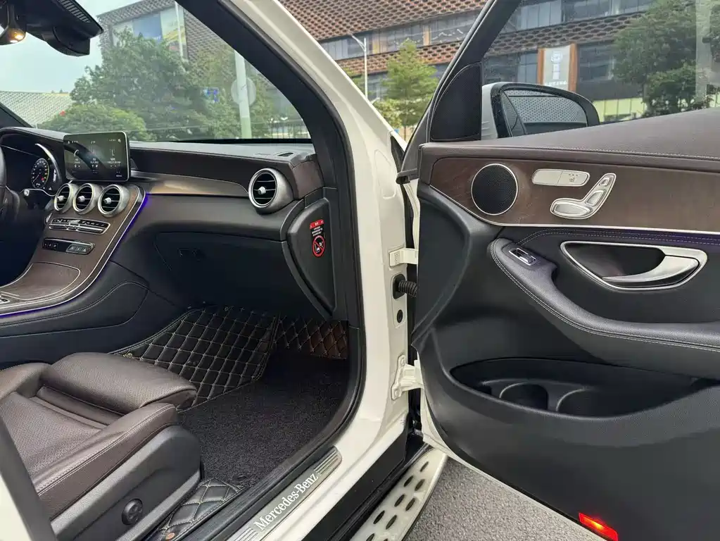 Mercedes-Benz GLC 2020 — фото 18