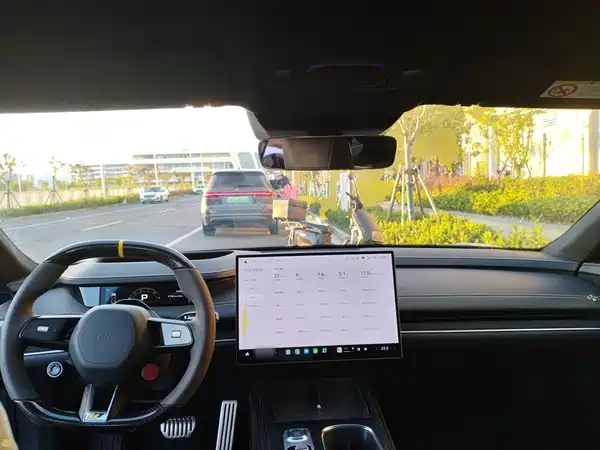Xiaomi SU7 Ultra 2025