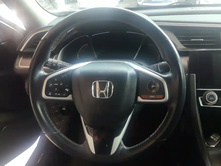 Honda Civic 2018 — фото 15
