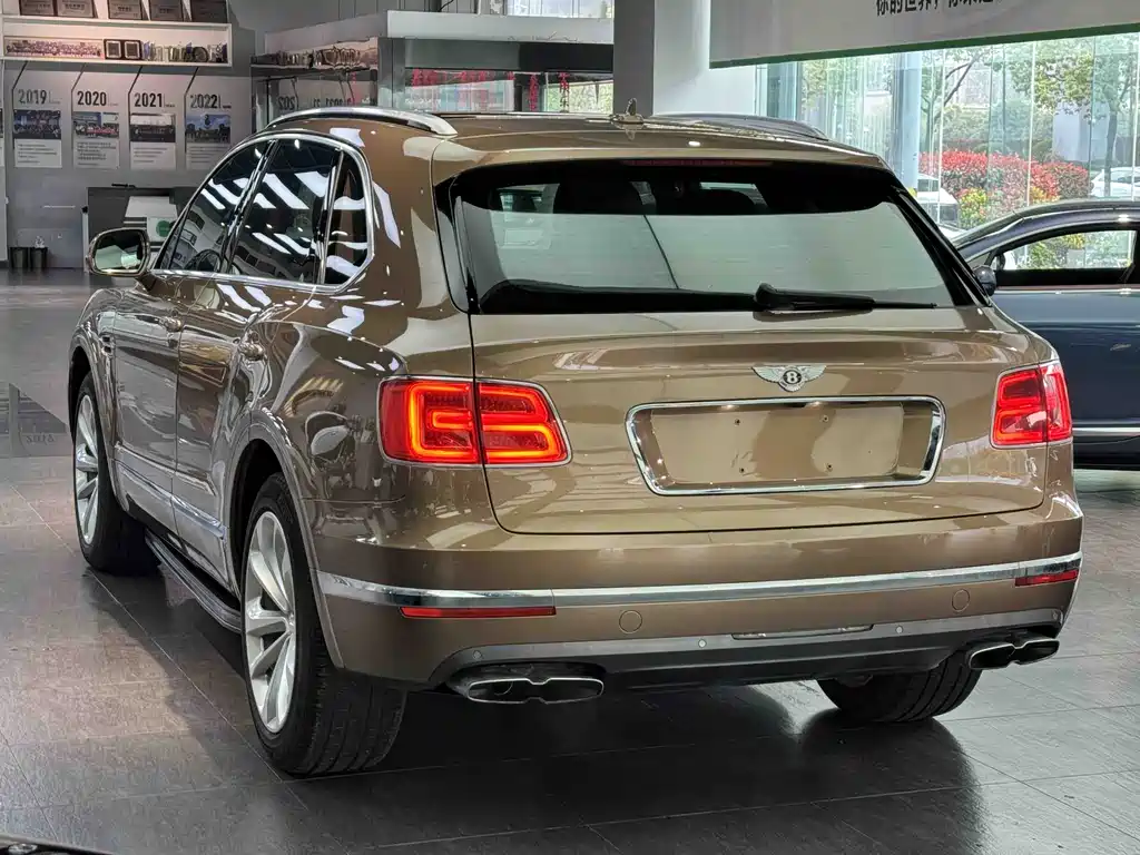 Bentley Bentayga 2019 — фото 4