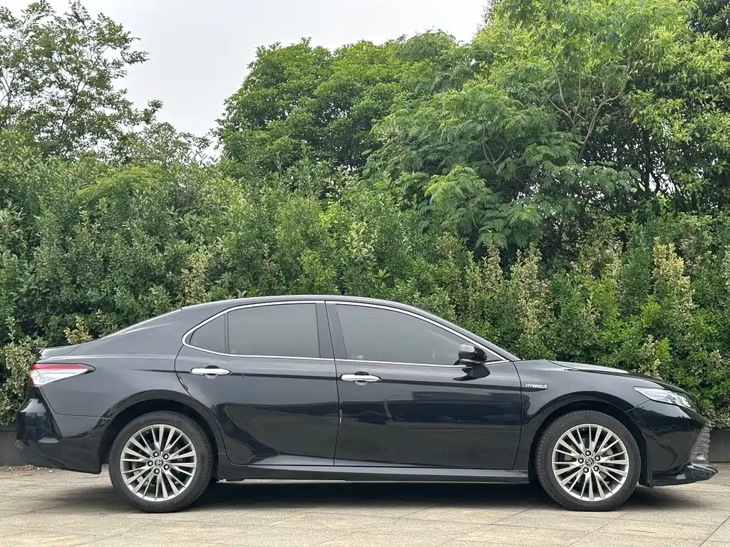 Toyota Camry 2019 — фото 7