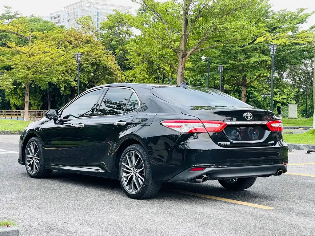 Toyota Camry 2021 — фото 4