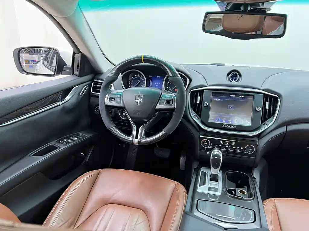 Maserati Ghibli 2015 — фото 17