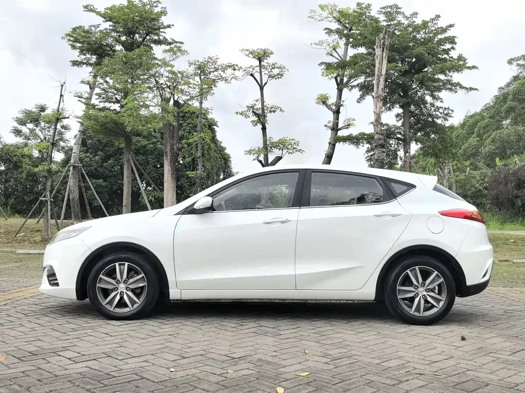 Changan Eado XT 2016 — фото 4
