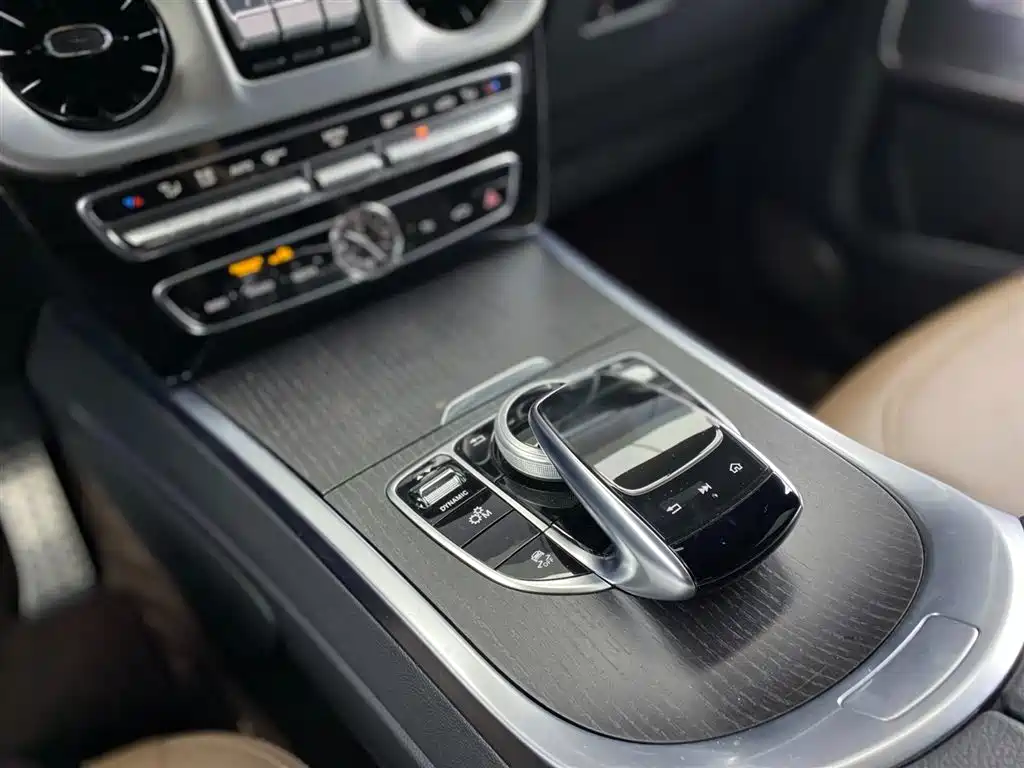 Mercedes-Benz G-Class 2023 — фото 10