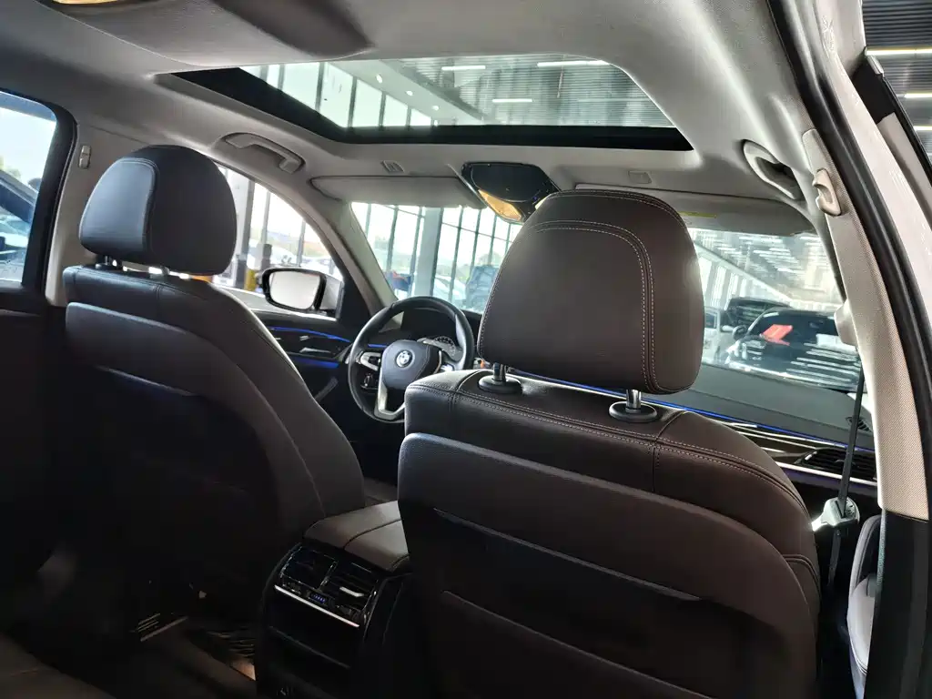 BMW 5 Series 2019 — фото 19