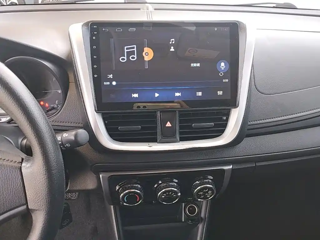 Toyota Yaris L 2019 — фото 13