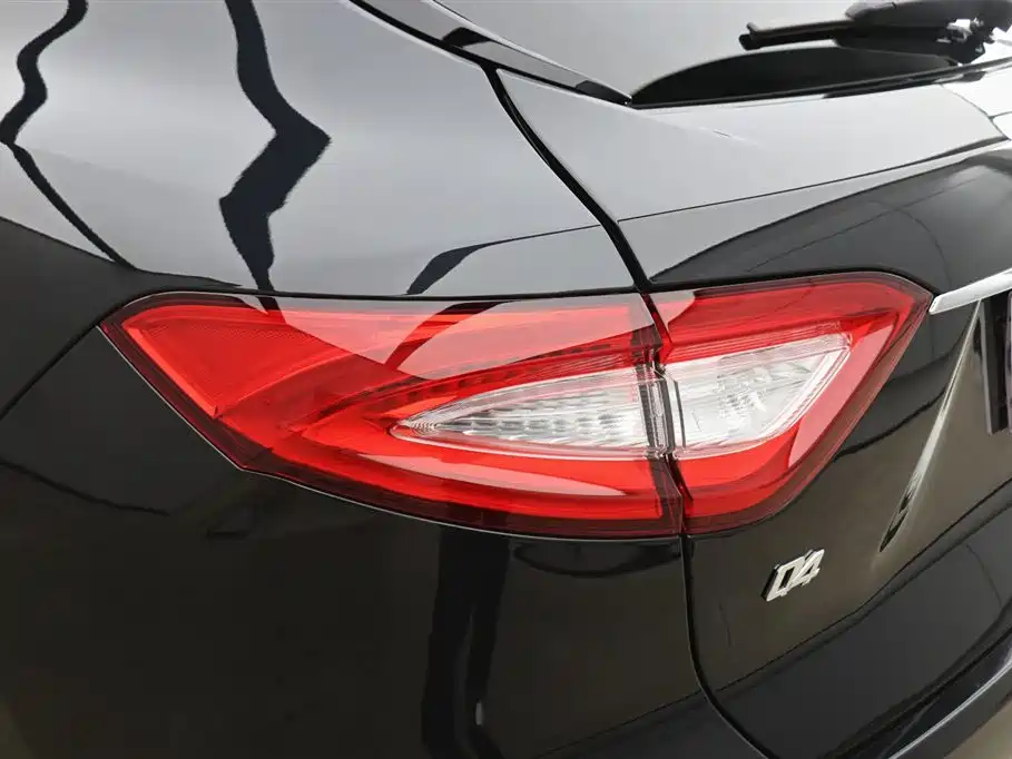 Maserati Levante 2018 — фото 31