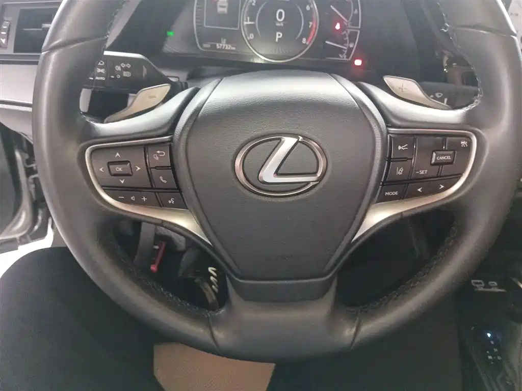 Lexus ES 2023 — фото 11