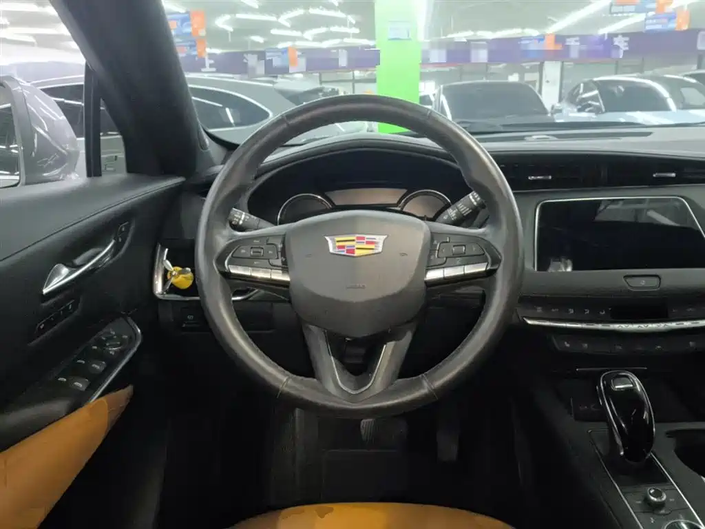 Cadillac XT4 2023 — фото 11
