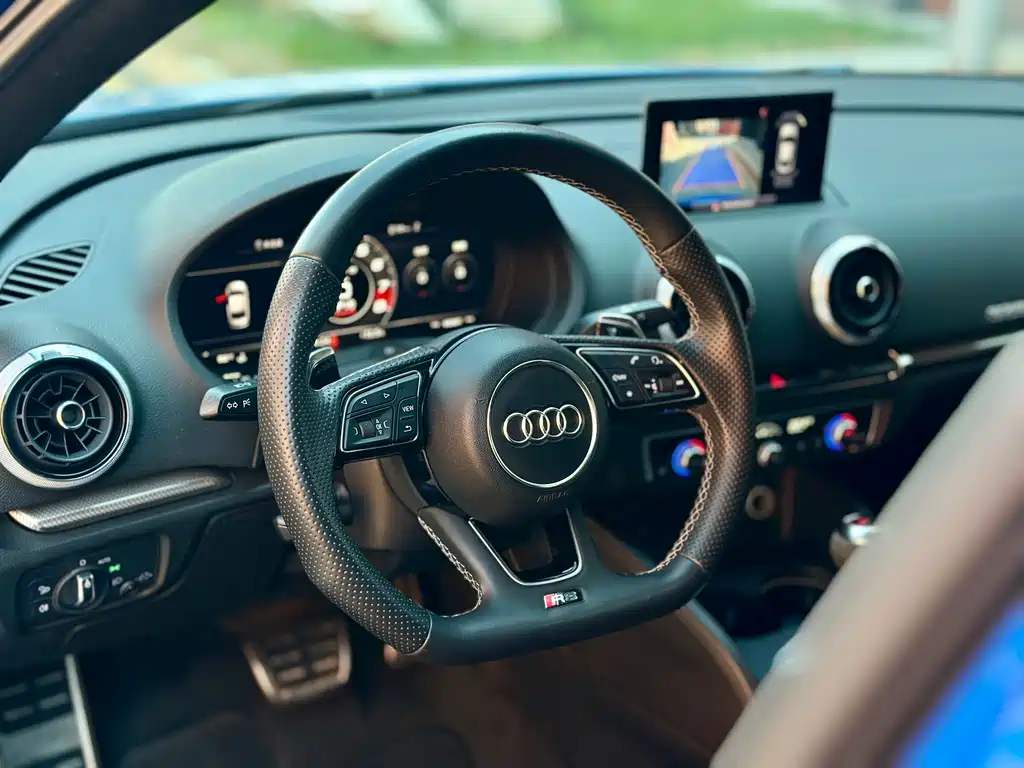 Audi RS 3 2018 — фото 13