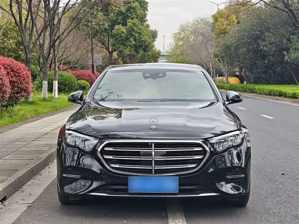 Mercedes-Benz E-Class 2025 — фото 4
