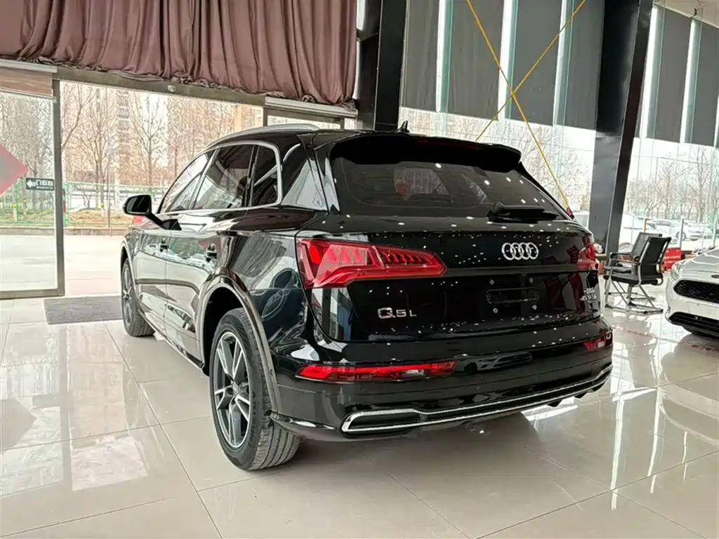 Audi Q5L 2021 — фото 10