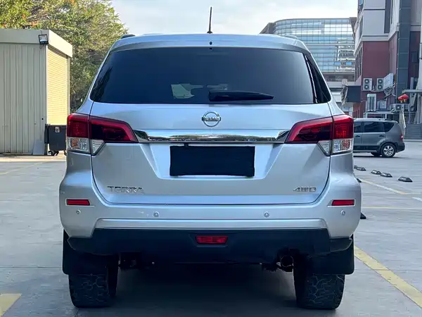 Nissan Terra 2019