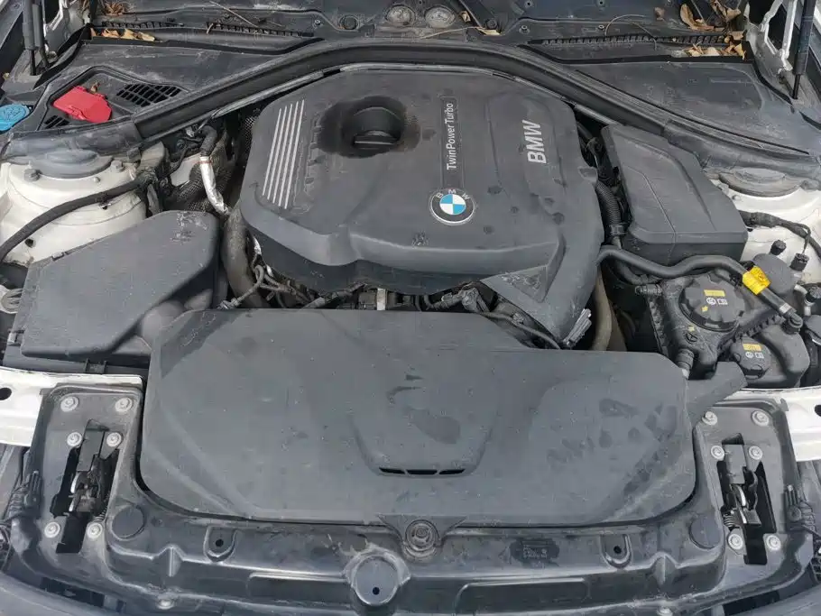 BMW 3 Series 2018 — фото 10