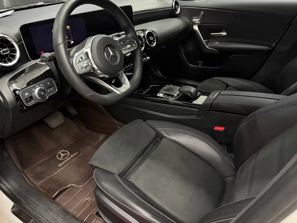Mercedes-Benz A-Class 2019 — фото 10