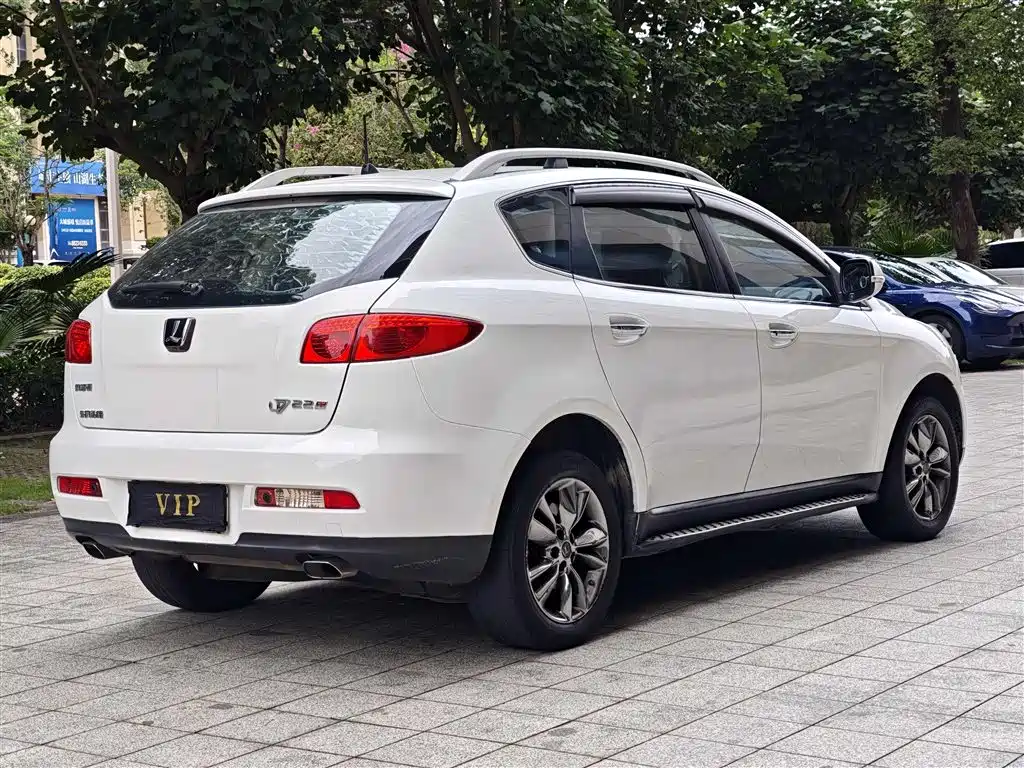 Luxgen Big 7 SUV 2012 — фото 17