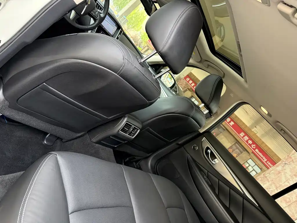 Infiniti Q50L 2017 — фото 12